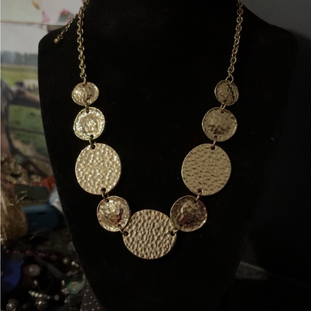 Elegant 80’s Gold-Tone Hammered Disc Necklace